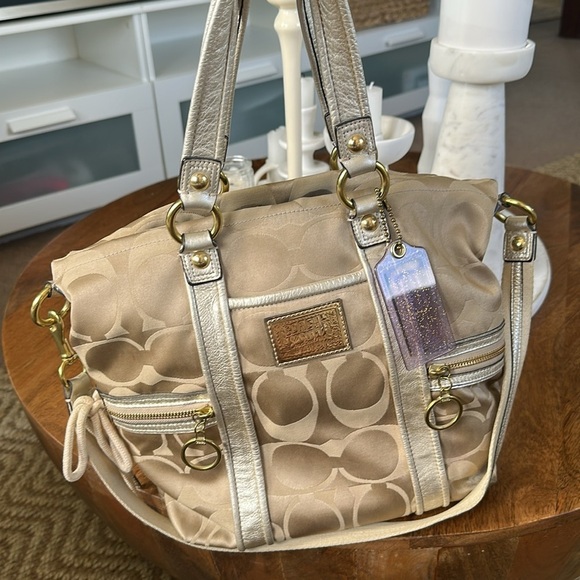 AUTHENTIC VINTAGE COACH POPPY with shoulder strap pre loved